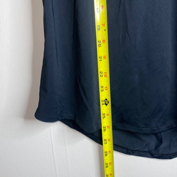 🍂Under armor Black heat gear top! - Picture 6 of 9